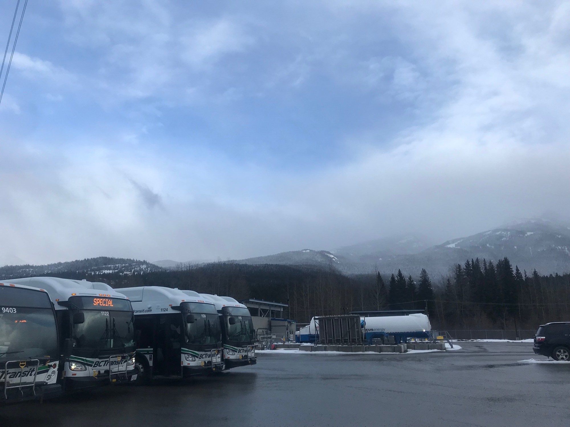 RS1212_bus driving in the mountains of whistler british columbia 2016x1512-lpr